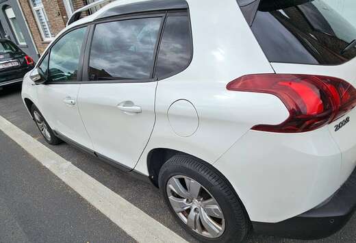 Peugeot 2008 1.2i PureTech Style