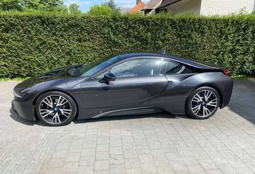 BMW i8 11.6 kWh PHEV (266 kW)