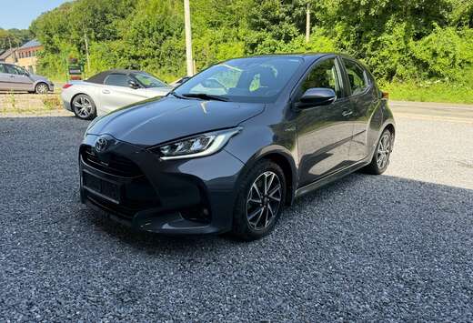Toyota Yaris 1.5 hybride e-cvt iconique LHD