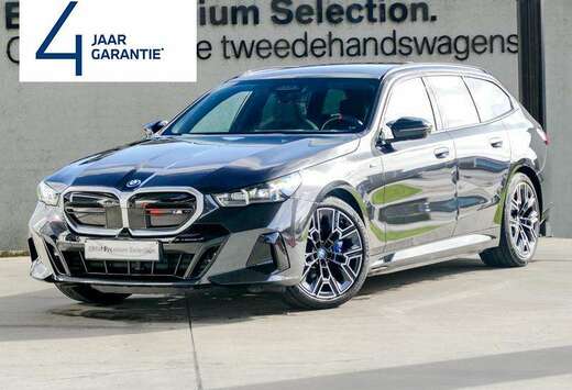 BMW M60 xDrive Touring  PANO  TOWB  B&W