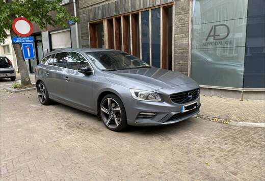 Volvo V60 2.0 D2 Momentum R-Design