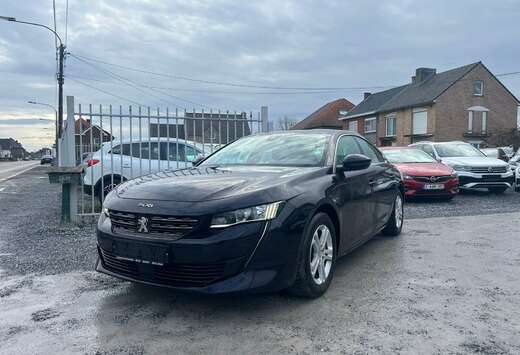 Peugeot 1.6i 181PKNAVICARPLAYCRUISEAUTOMAAT1JGARANTIE