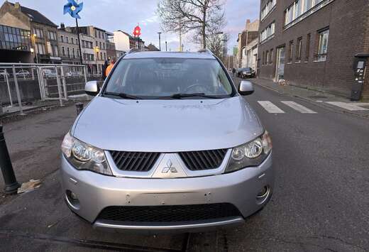 Mitsubishi Outlander 2.4i Instyle 4WD CVT (EXPORT AFR ...