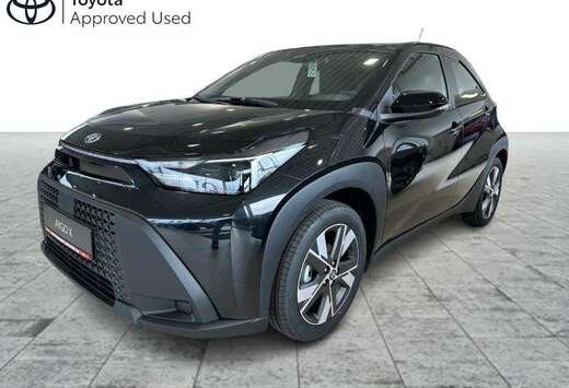 Toyota 1.5 HYB PLAY + ACTIVE PACK