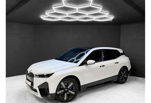 BMW 50 xDrive / M SPORT / HK / PANO / 360