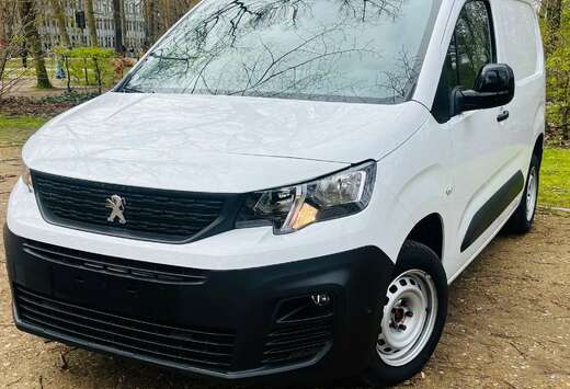 Peugeot 1.5 DIESEL  11/2022  29.200 KM