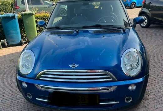 MINI Mini One Cabrio Sidewalk