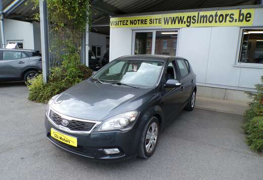 Kia 1.6CRDi 90cv gris 07/11 2.250 € marchand Airco