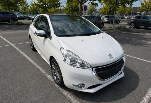 Peugeot 1.6 16v Allure Pano Navi PDC