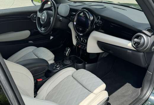 MINI Aut. Essential Trim