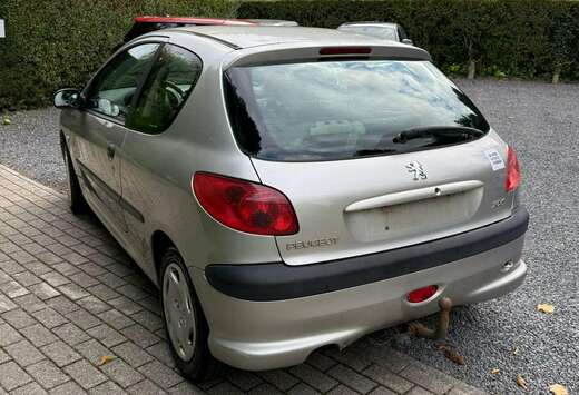 Peugeot 1.1i X-Design