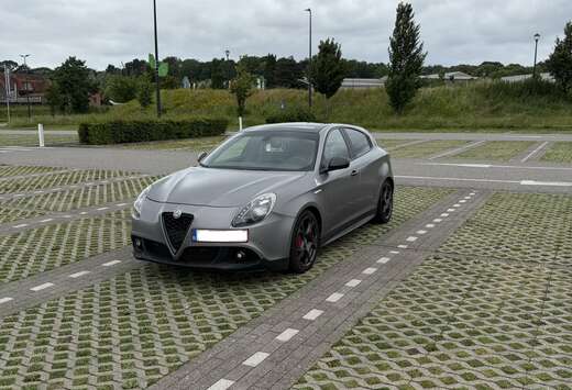 Alfa Romeo 1750TBi Quadrifoglio Verde  Launch Edition ...