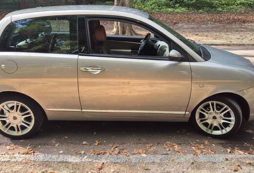 Lancia Ypsilon 1.4i ESSENCE  133000 KM .GARANTIE 12 M ...