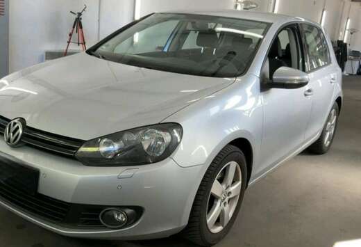 Volkswagen Golf 1.2 TSI Trendline (Car play)