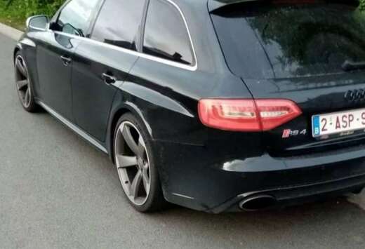 Audi 4.2 V8 FSI Quattro S tronic