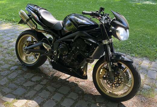 Triumph R