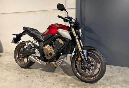 Honda CB650R neoretro naked in mooie staat