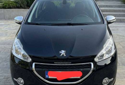 Peugeot 208 1.2i Roland Garros