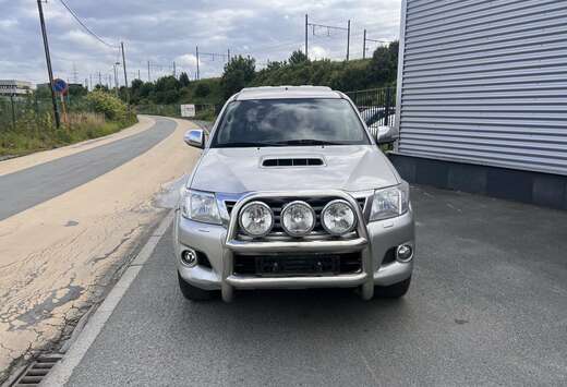 Toyota DBLE CAB 3.0L D-4D 4x4 LEGENDE A