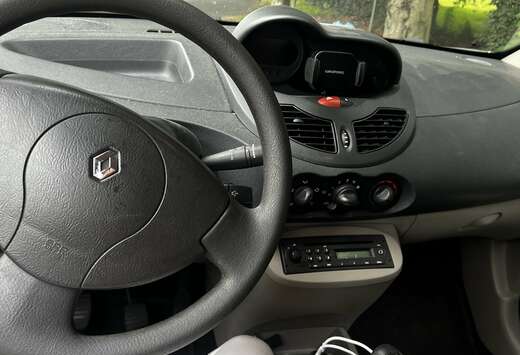 Renault 1.2i Expression SCHADE VOORBUMPER