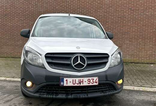 Mercedes-Benz 111 CDI BlueEFFICIENCY lang
