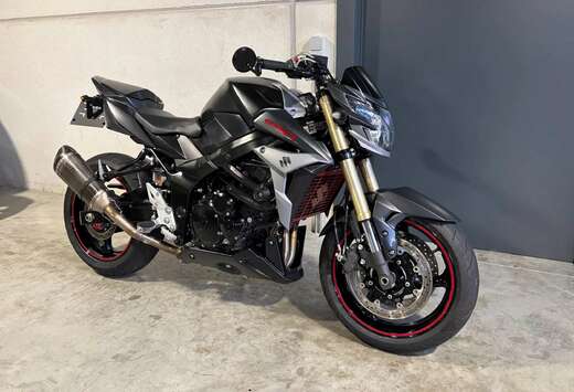 Suzuki leuke naked met abs en opties