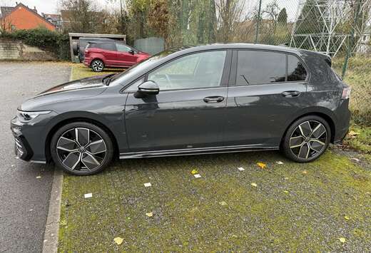 Volkswagen Golf 8. 1.5 eTSI R-Line black line