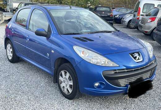 Peugeot 206+ 1.4 essence annee 2012 pret à immatricu ...