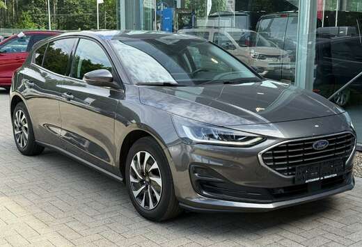 Ford EcoBoost mHEV Titanium 125 pk M6