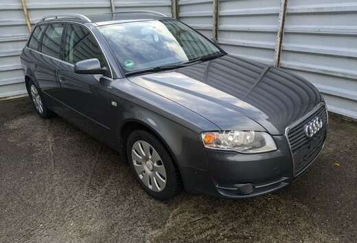 Audi A4 Avant 2.0i 20v S line