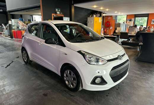 Hyundai i10 1.0i - AUTOMATIQUE - CPTR AV + AR - A/C - ...