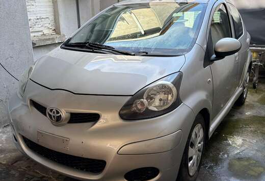 Toyota Aygo 1.0i VVT-i Car Dance