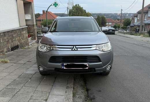 Mitsubishi 2.2 DI-D 2WD Plus 7 Places