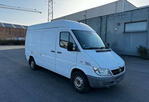 Mercedes-Benz 311 L2H2 BELGIUM CAR