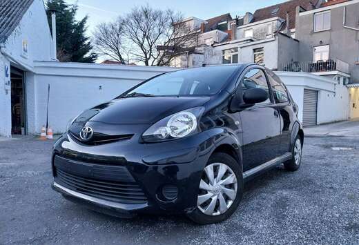Toyota 1.0i Active * GPS * Capt.Ar.*172 € x 42 mois ...