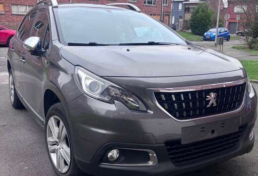 Peugeot 2008 1.2i PureTech Style