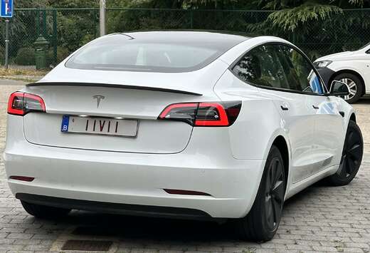 Tesla Standard Reichweite Plus Hinterradantrieb