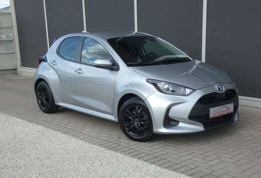 Toyota HYBRID Dynamic +GPS +Parkeercamera +Getinte ra ...