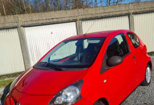 Toyota Aygo 1.0i VVT-i Car Dance