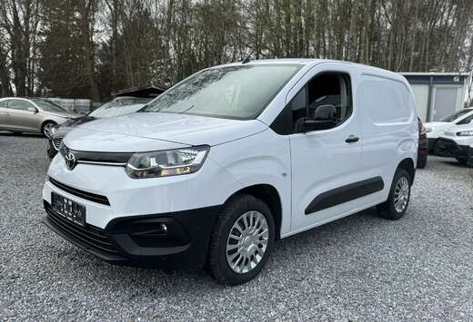 Toyota 1.5 D 3 PLACES **TVA Déductibles** NAVIGATION