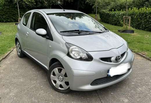 Toyota KILOMÉTRAGE FAIBLE  FACTURES / CARNET  PROPRE