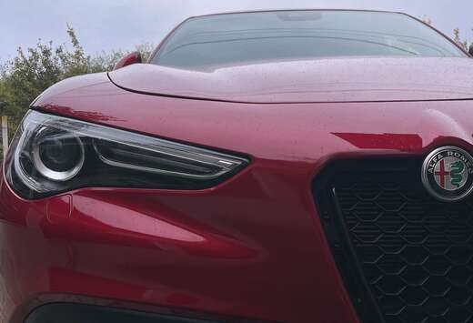 Alfa Romeo 2.0 Turbo 16V AT8-Q4 Veloce