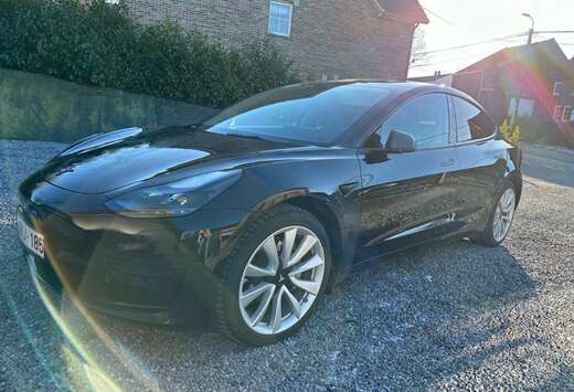 Tesla 60 kWh Standard Plus noir et jantes 19’