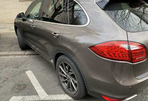 Porsche 4.8i V8 S Tiptronic