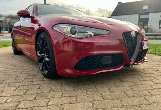 Alfa Romeo 2.0 Turbo 16V AT8-Q4 Veloce