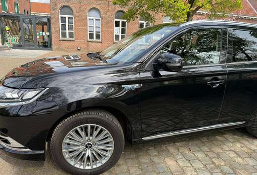 Mitsubishi Outlander 2.4i Intense Plus 4WD CVT