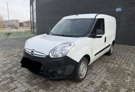 Opel 1.4  BENZINE LICHTE VRACHTV