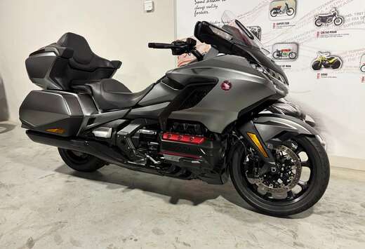 Honda Goldwing Bagger DCT met Topcaseombouw