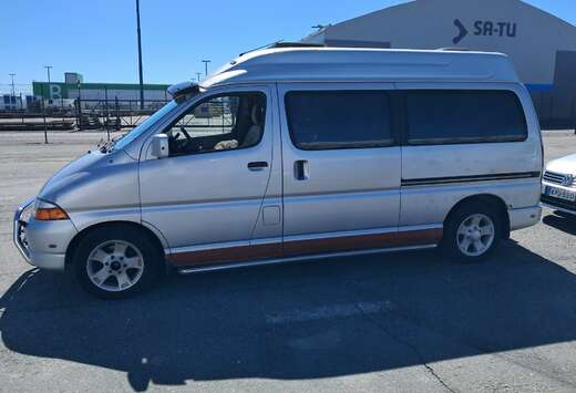 Toyota 2.4 Turbo LX minibus 11 place