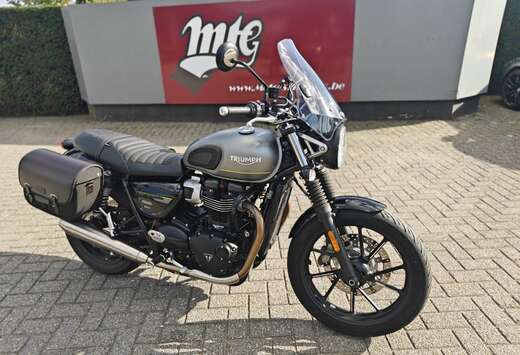 Triumph 900